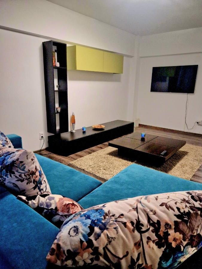 Cozy Appartment In The Center Targoviste Esterno foto