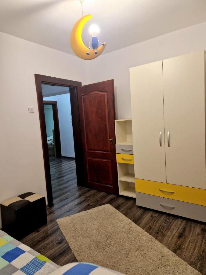 Cozy Appartment In The Center Targoviste Esterno foto